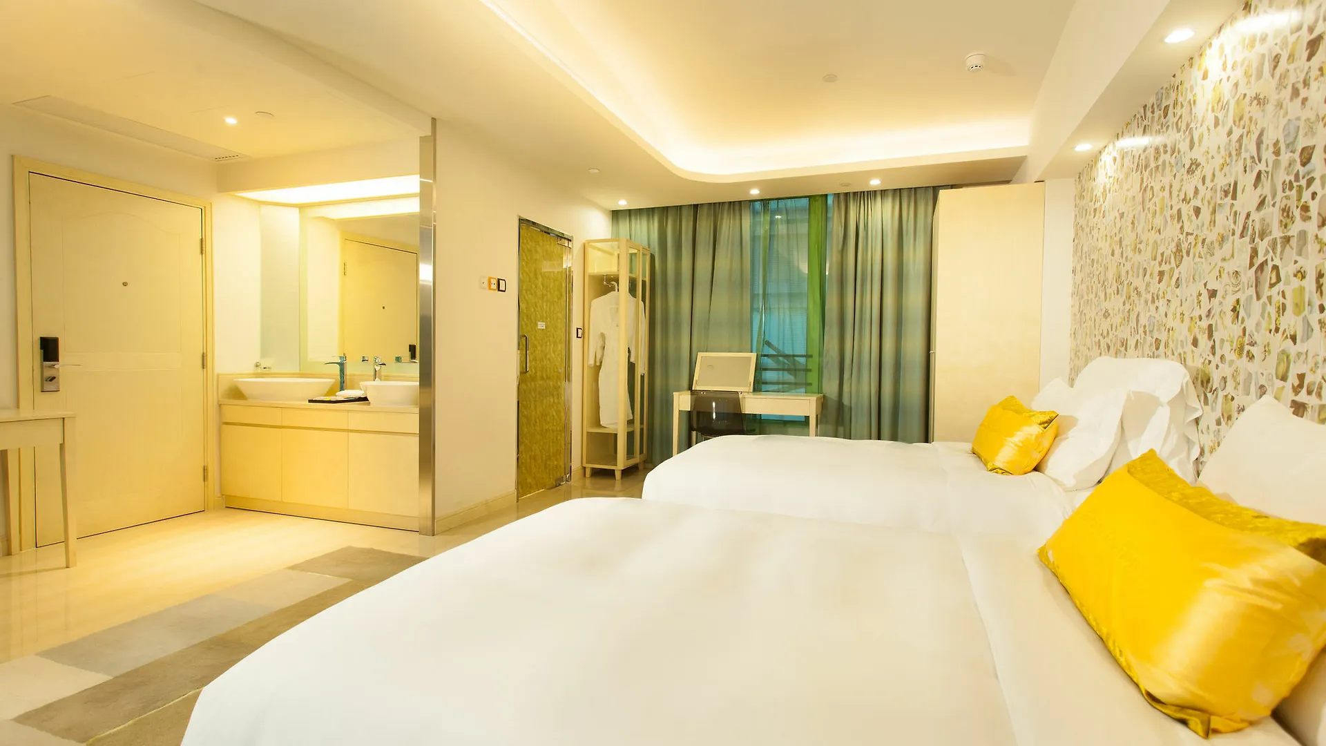 Harbour Bay Hotel Гонконг 3*,  Китай